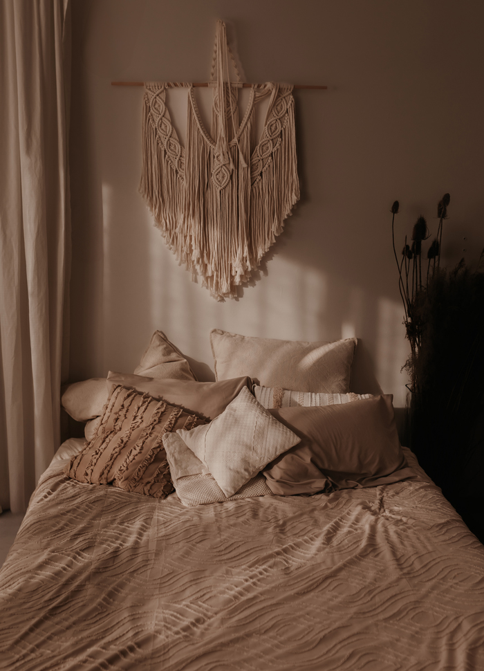 Das Tageslichtatelier in Dachau ist speziell für Babyfotografie eingerichtet und bietet weiches Licht.